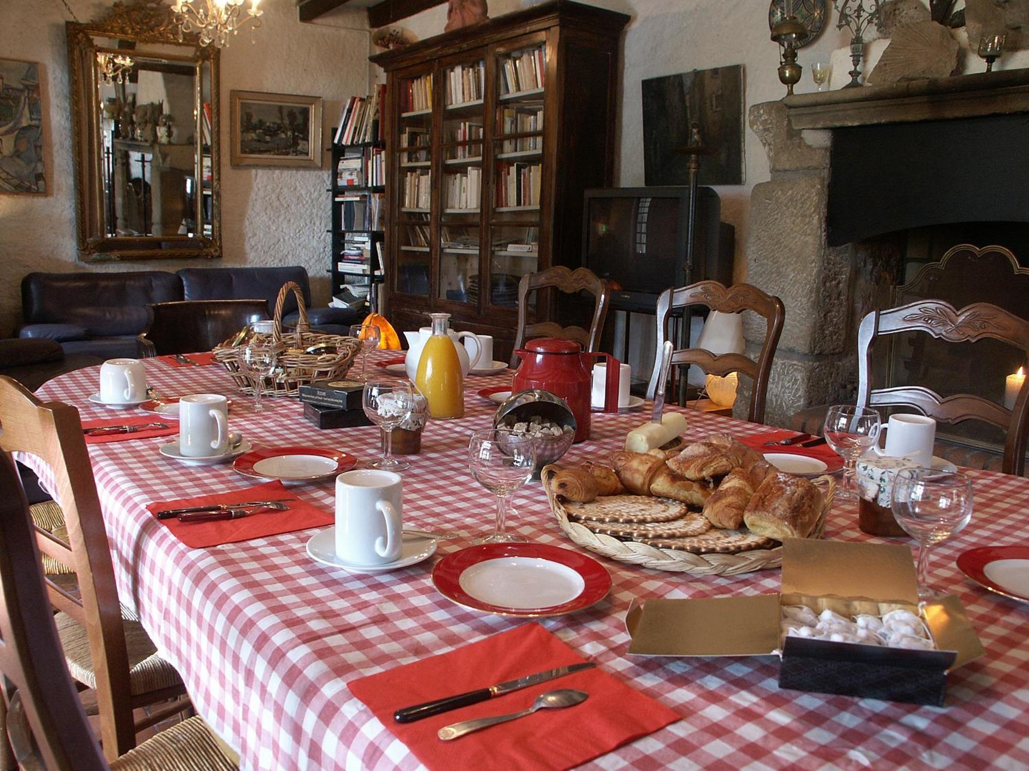 Ecuries Sainte Croix Bed & Breakfast Carcassonne Bagian luar foto